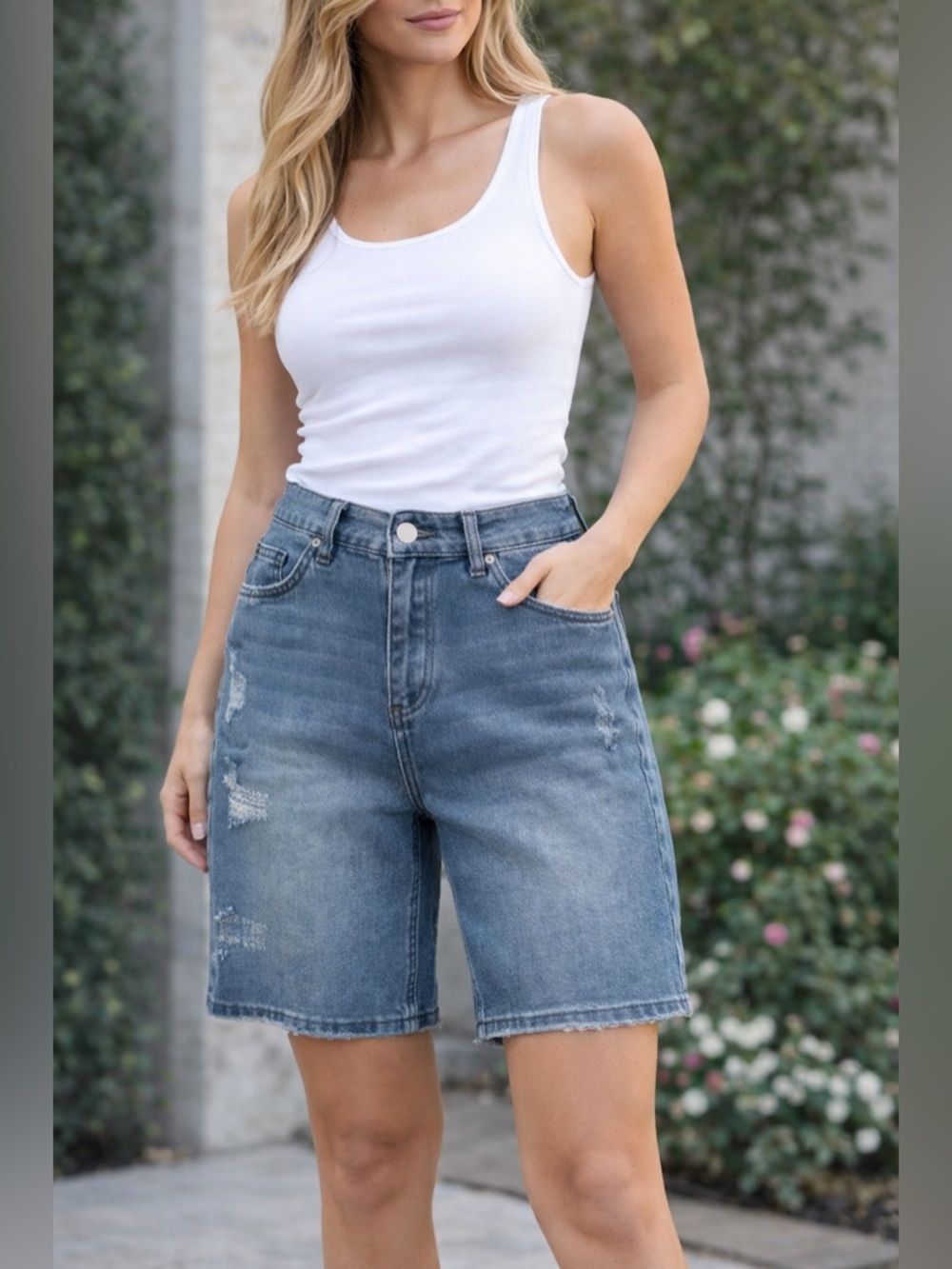 Flamingals Distressed Mid Jean  Shorts Size Small NWT